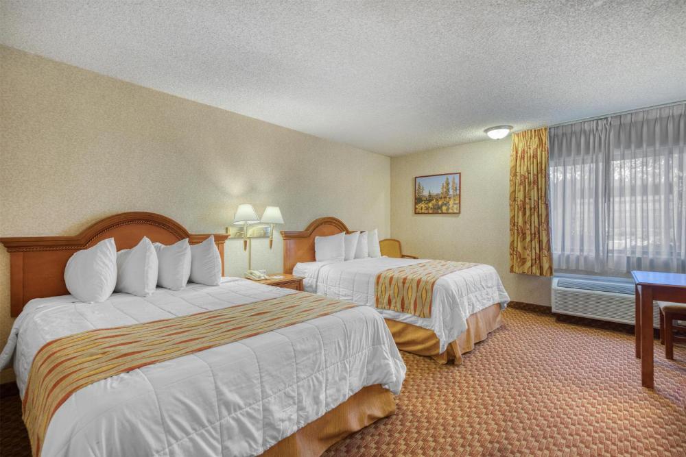 Queen Room with Two Queen Beds interior